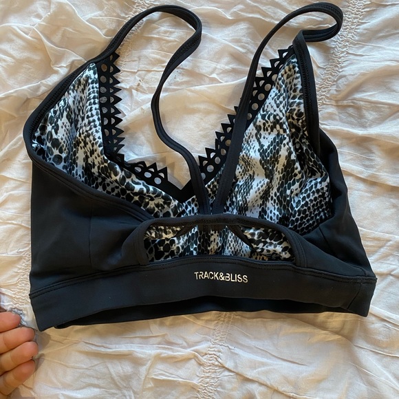 Track&Bliss Reversible Sports Bra - Picture 3 of 6